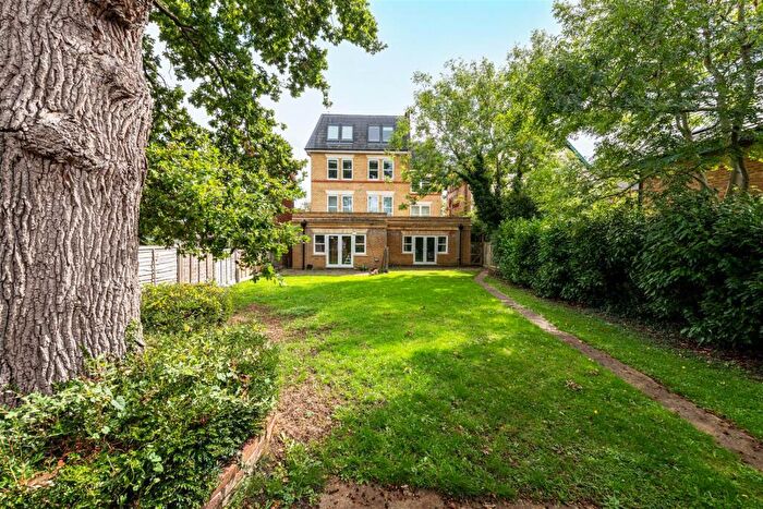 1 Bedroom Flat To Rent In The Avenue, Worcester Park, KT4