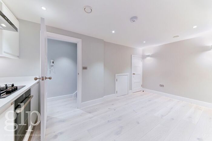 1 Bedroom Flat To Rent In Carnaby Street, London, Greater London, W1F