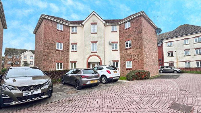 2 Bedroom Apartment For Sale In Woodland Walk, Aldershot, Hampshire, GU12