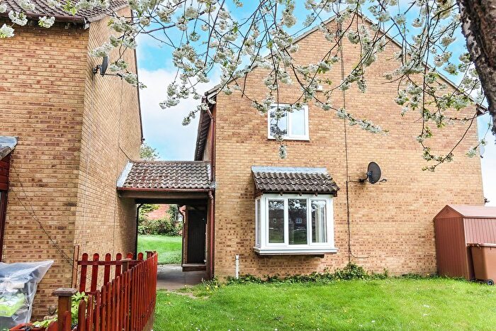 2 Bedroom End Terrace House To Rent In Senwick Drive, Wellingborough, NN8