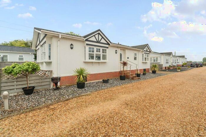 2 Bedroom Park Home For Sale In Hawthorn Hill, Dogdyke, Lincoln, LN4