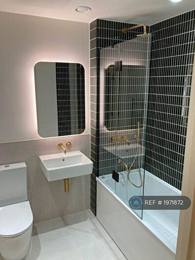 2 Bedroom Flat To Rent In Docker Building, London, E16