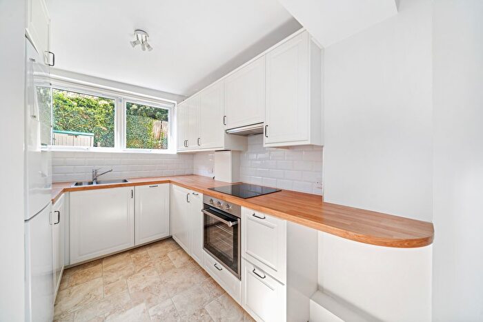 1 Bedroom Flat To Rent In Woodside, Wimbledon, SW19