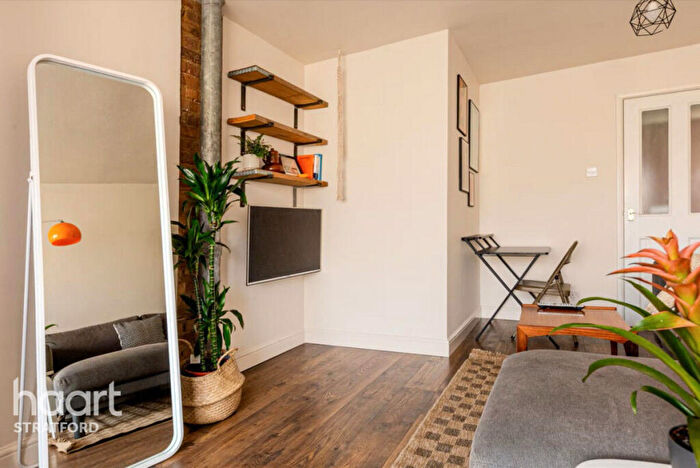 Studio To Rent In Fairlop Road, London, E11