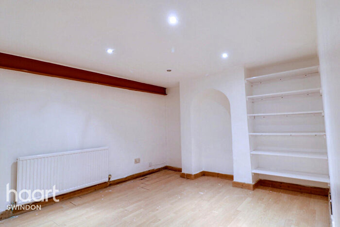 2 Bedroom Terraced House For Sale In North Street, Swindon, SN1