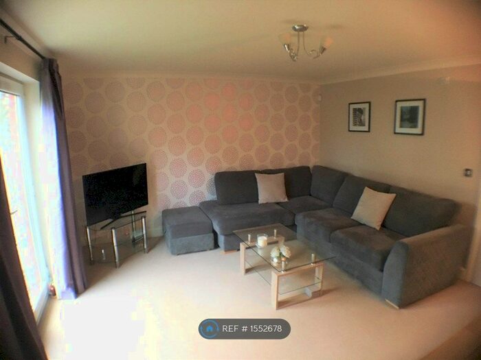 2 Bedroom Flat To Rent In Fielden Court, Manchester, M21