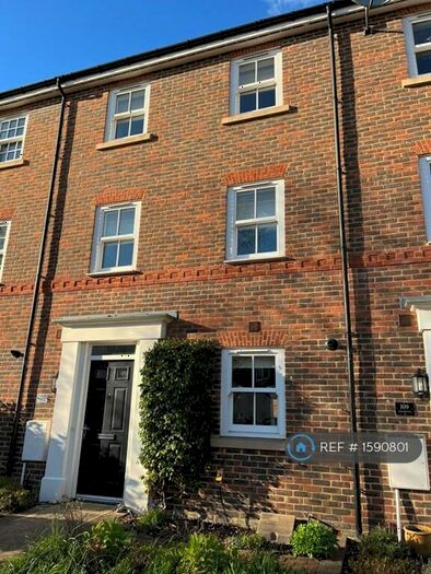 5 Bedroom Terraced House To Rent In Brookfield Drive, Horley, RH6