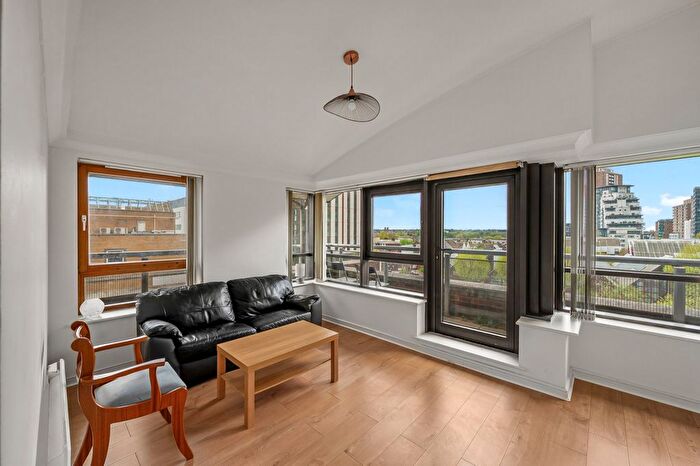 1 Bedroom Flat For Sale In Meridian Place, South Quay, E14