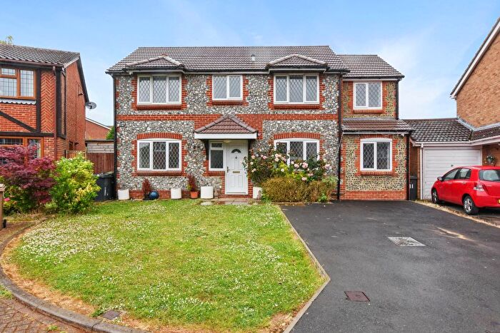 5 Bedroom Detached House For Sale In Foxhill, Luton, LU2