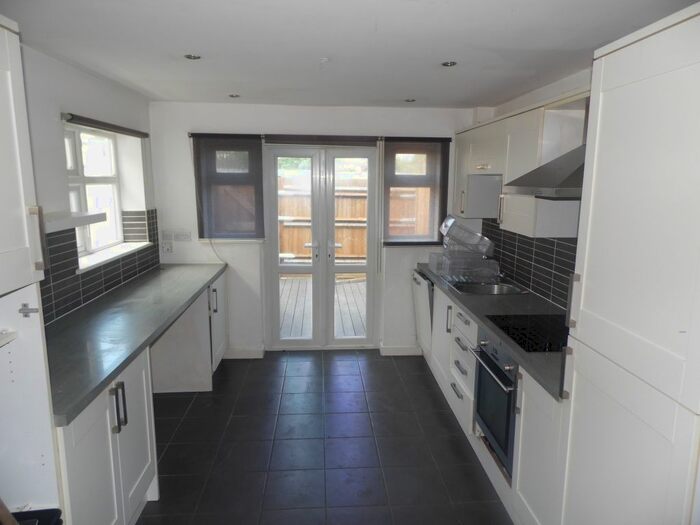 1 Bedroom Flat To Rent In Central Avenue, Wallington, SM6
