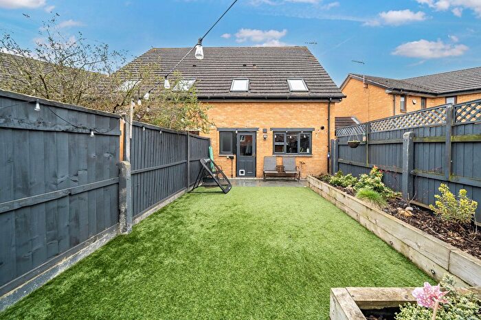 3 Bedroom Semi Detached House For Sale In Northwick Road, Milton Keynes, MK10