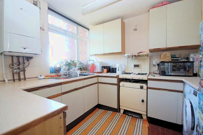3 Bedroom Duplex For Sale In West Lodge, Lee-On-The-Solent, PO13