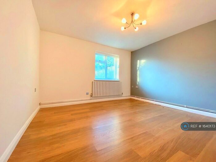 1 Bedroom Flat To Rent In Redmoor Close, St. Ives, PE27
