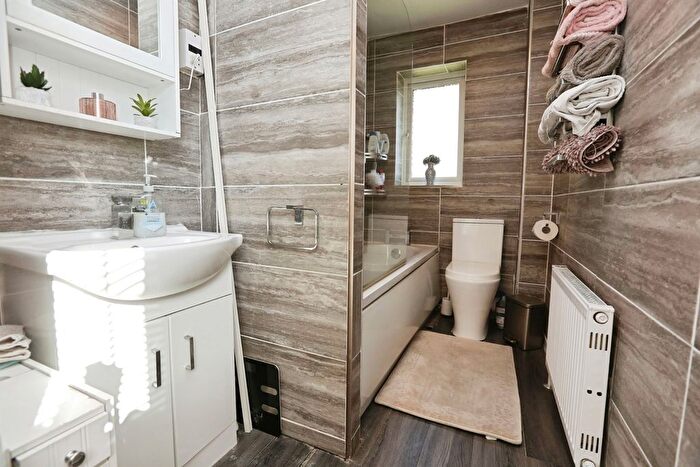 2 Bedroom End Of Terrace House For Sale In Vineyard Close, Southampton, Hampshire, SO19