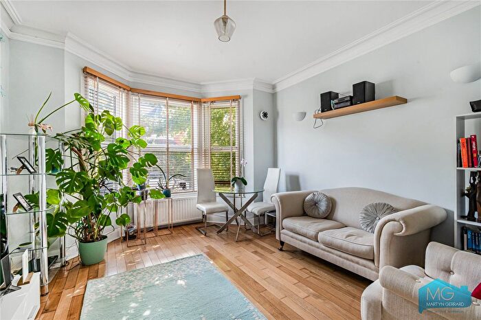 2 Bedroom Flat For Sale In Dollis Road, Finchley Central, London, N3