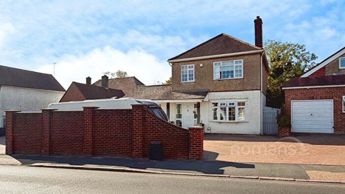 4 Bedroom Detached House For Sale In Lower Farnham Road, Aldershot, Hampshire, GU11