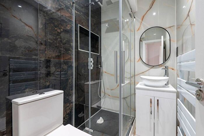 5 Bedroom Semi-Detached House For Sale In Meyrick Road, Willesden Green, London, NW10