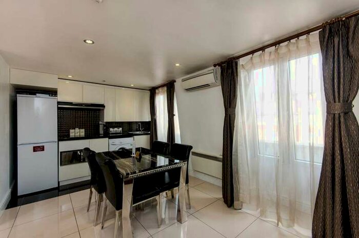 Flat To Rent In Upper Tachbroook Street, Pimlico, SW1V