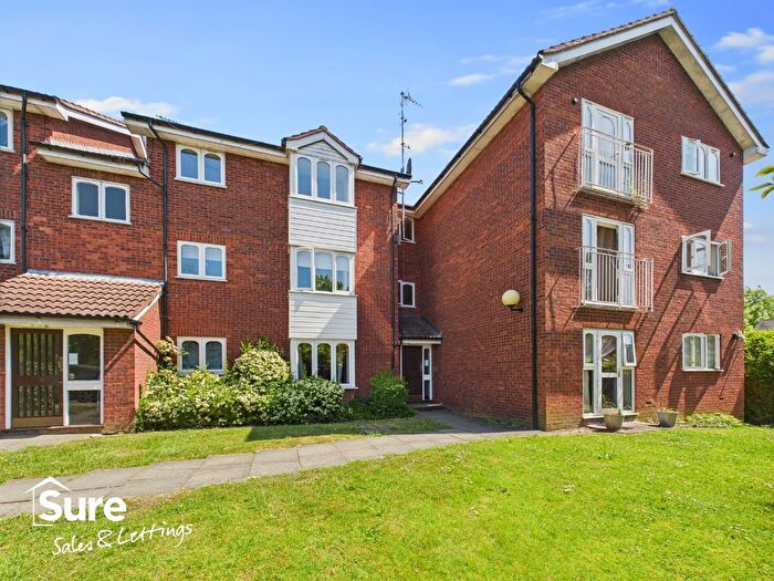 1 Bedroom Flat To Rent In Lilliput Avenue, Northolt, Greater London, UB5