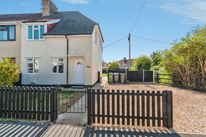 3 Bedroom End Of Terrace House For Sale In Woodlands Road, Chippenham, SN14