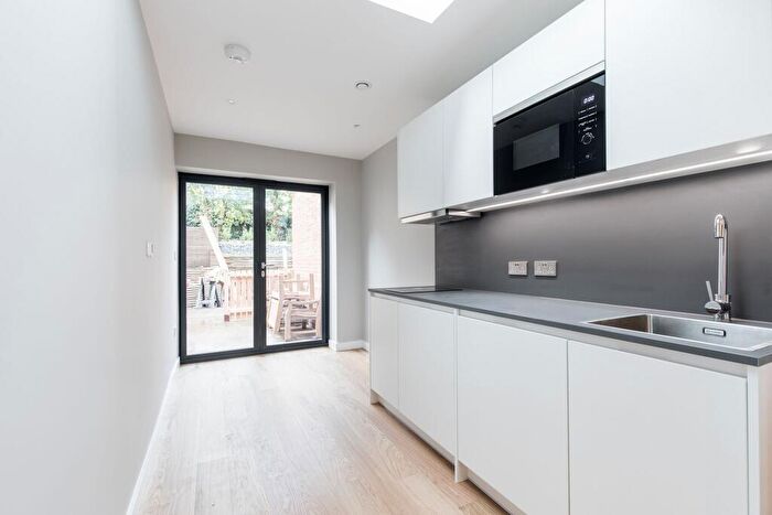 Flat To Rent In Wedderburn Road, NW3