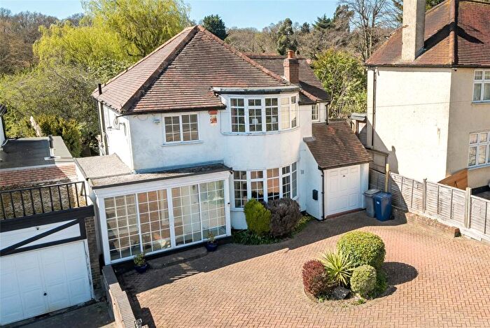 4 Bedroom Detached House For Sale In Barnet Gate Lane, Arkley, EN5
