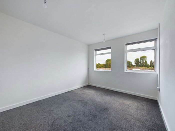2 Bedroom Flat To Rent In Hamilton Parade, Feltham, TW13
