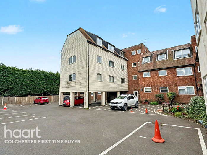 3 Bedroom Apartment For Sale In Seaview Avenue, Colchester, CO5