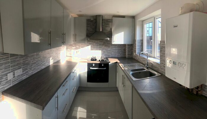 3 Bedroom Property To Rent In Courtlands Way, Ravenhill, Swansea, SA5