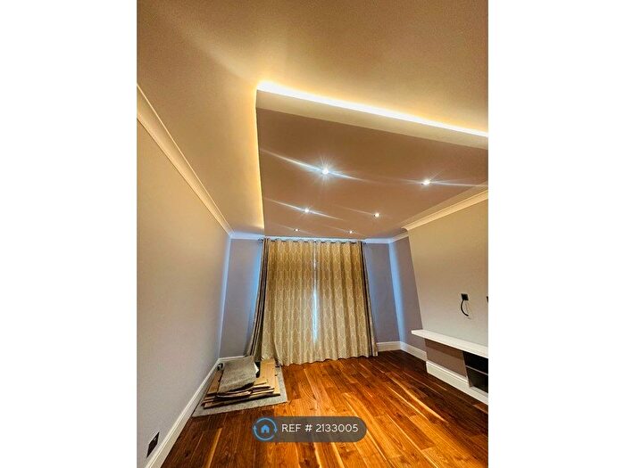 3 Bedroom Semi-Detached House To Rent In Lansdowne Road, Croydon, CR0