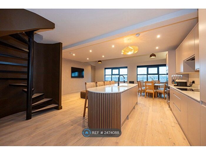 3 Bedroom Flat To Rent In Ludgate Hill, Manchester, M4