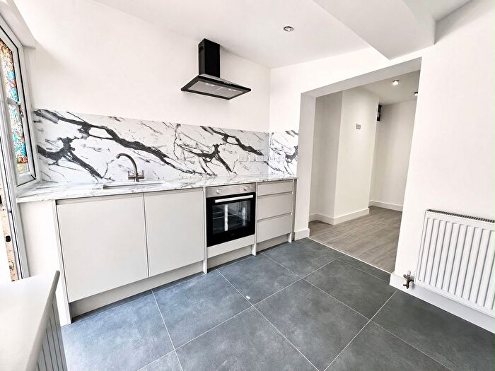 3 Bedroom Terraced House To Rent In Swindon Centre, Swindon, SN1
