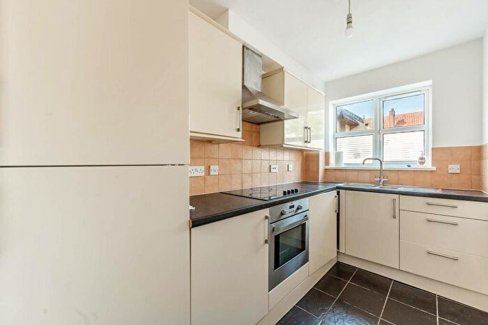 1 Bedroom Flat To Rent In Tanworth Gardens, Pinner, HA5