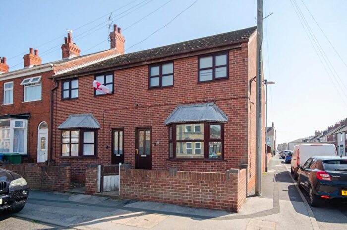 2 Bedroom End Of Terrace House For Sale In Arthur Street, Withernsea, HU19