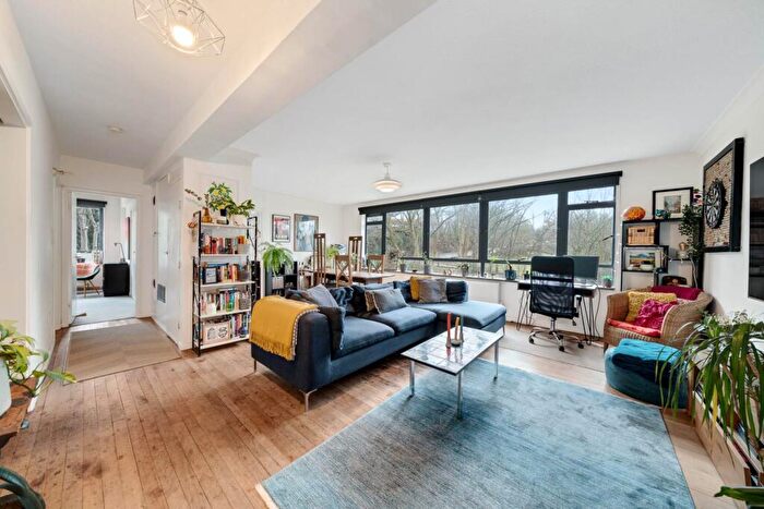 2 Bedroom Apartment For Sale In Grenville Court, Lymer Avenue, SE19
