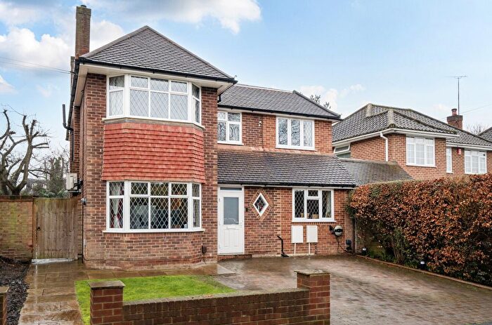 4 Bedroom Detached House For Sale In Weybridge, Surrey, KT13