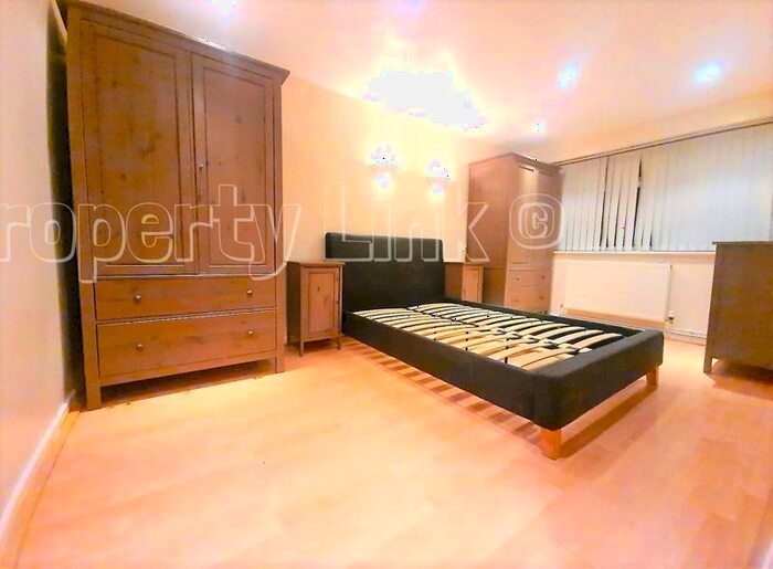 2 Bedroom Property To Rent In Copperfield, Chigwell, IG7