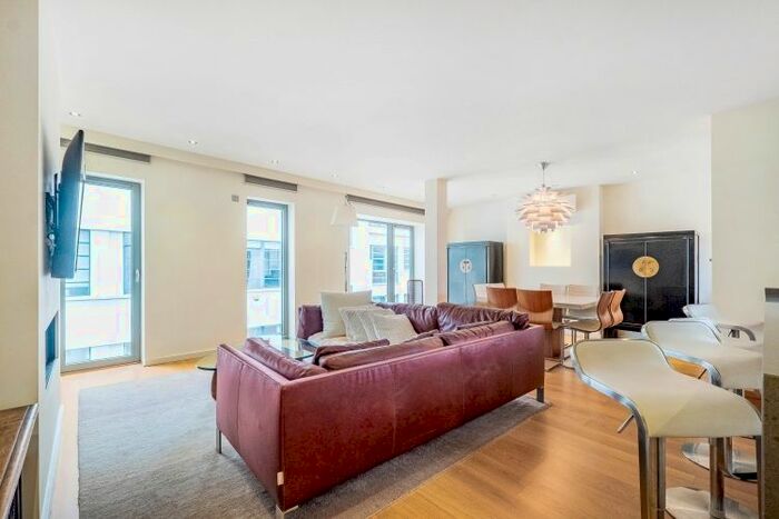 3 Bedroom Flat To Rent In North Mews, London, WC1N