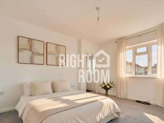 3 Bedroom Semi Detached House To Rent In Bed House, Monks Way, Southampton, SO18