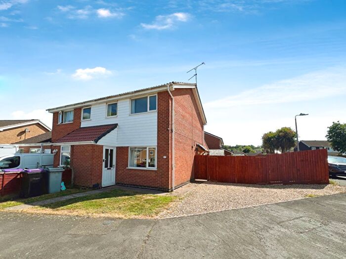 4 Bedroom Semi-Detached House For Sale In Kenilworth Road, Grantham, NG31