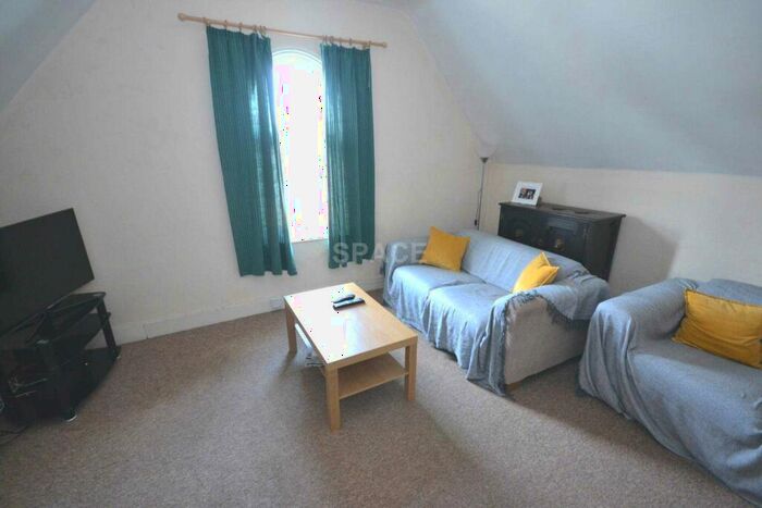 2 Bedroom Apartment To Rent In College Road, Reading, Berkshire, RG6