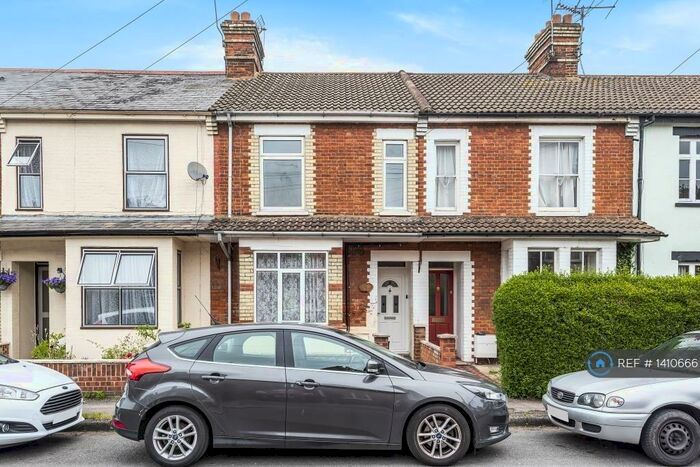 3 Bedroom Terraced House To Rent In Willow Road, Aylesbury, HP19