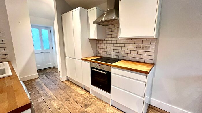 2 Bedroom Maisonette To Rent In Kingston Road, Leatherhead, KT22