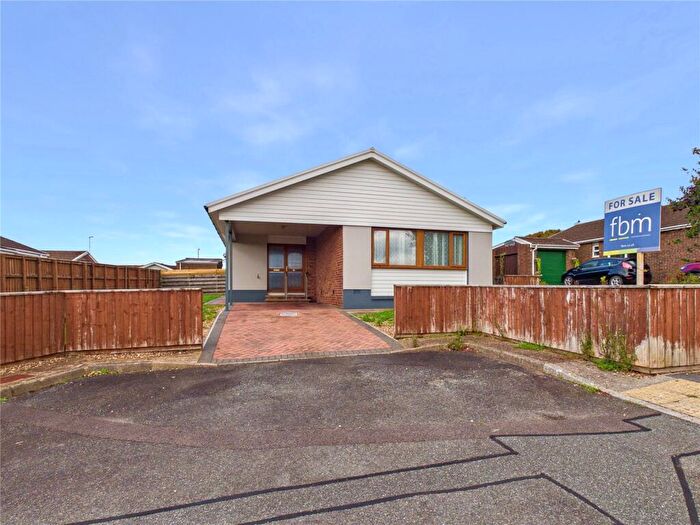 3 Bedroom Bungalow For Sale In Caldy Way, Milford Haven, Pembrokeshire, SA73