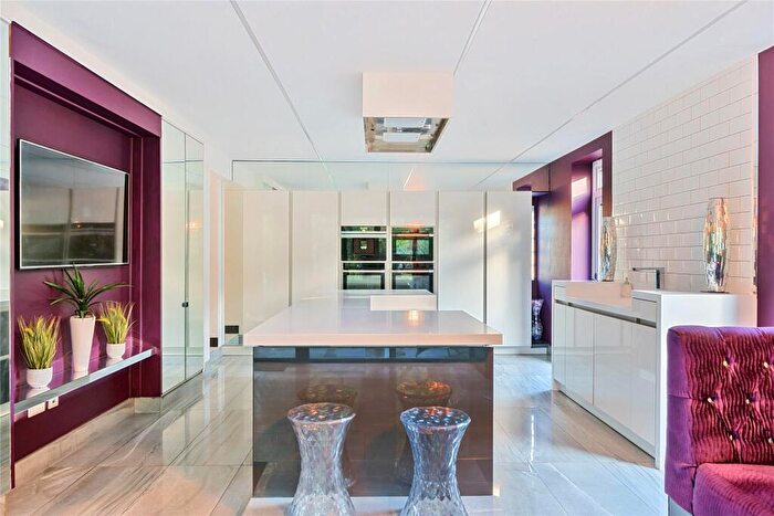 5 Bedroom Detached House For Sale In Ambleside Road, Lightwater, Surrey, GU18