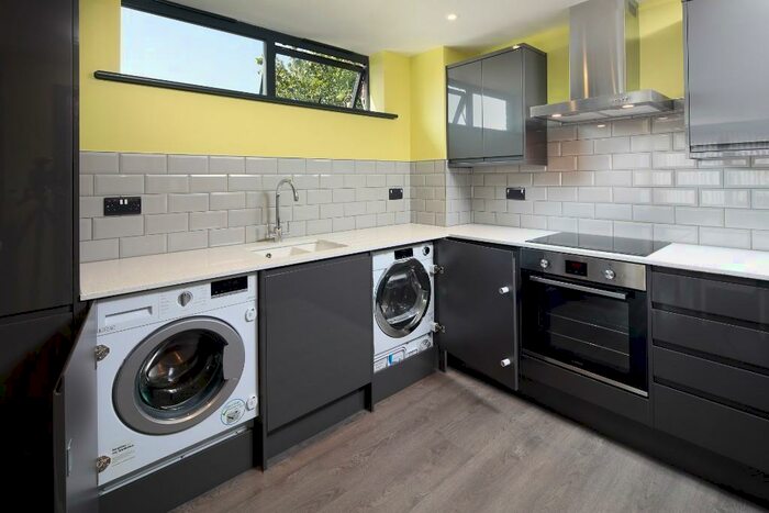 5 Bedroom Private Halls To Rent In Flat, Sar Court, Woodland Way, Canterbury, Kent, CT2
