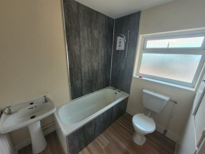 2 Bedroom Flat To Rent In Forest Road, Coalville, LE67