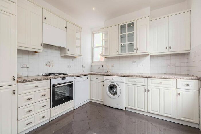 1 Bedroom Flat To Rent In Onslow Road, Richmond, TW10