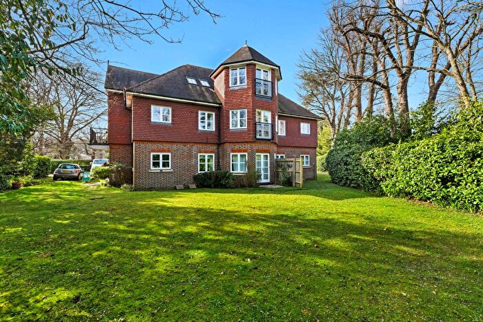 2 Bedroom Flat For Sale In Ref: Sb - Ringley Avenue, Horley, RH6