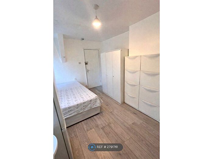 Studio To Rent In Neasden Lane North, London, NW10